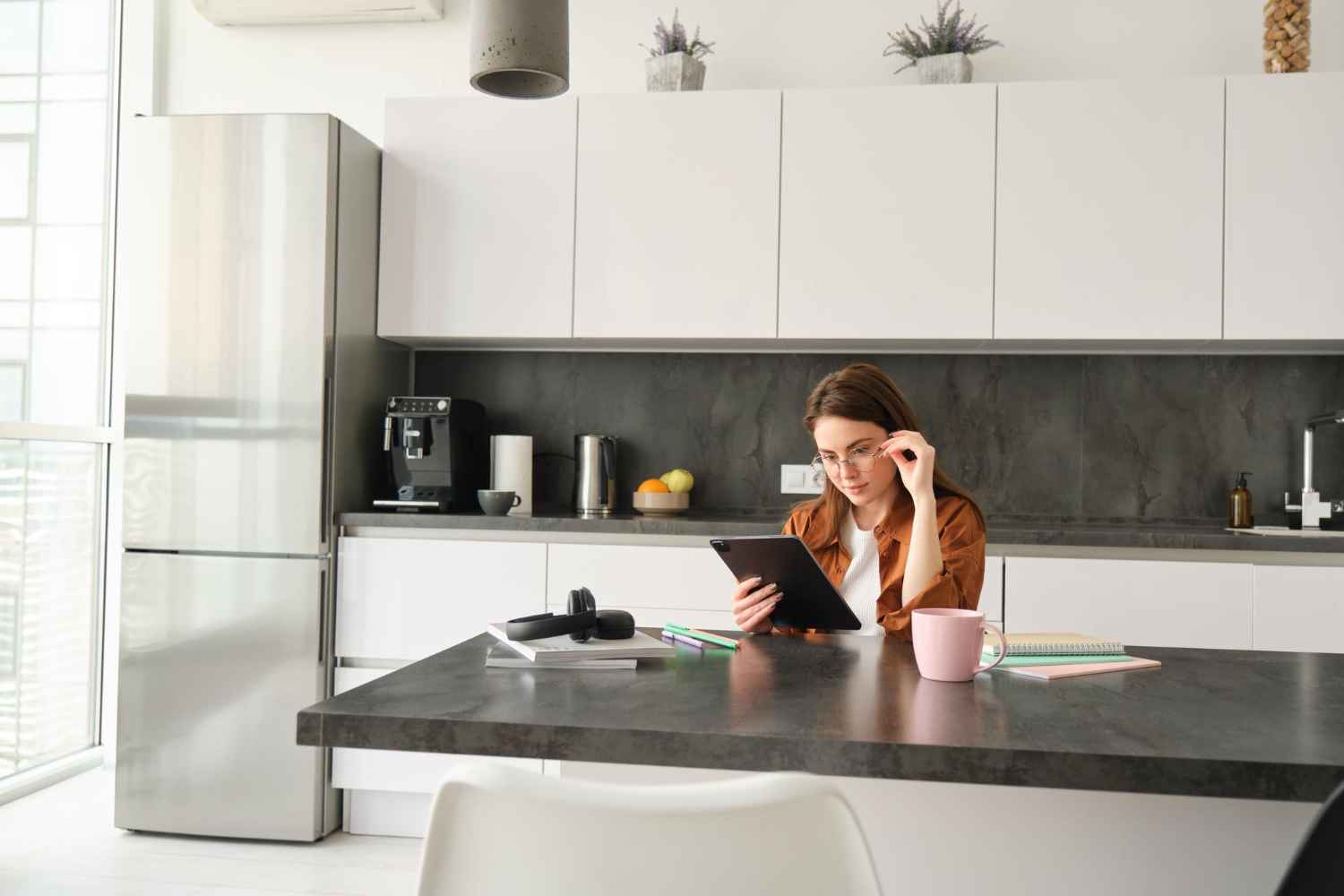 white-kitchens-with-grey-worktops-inspiration-and- ideas